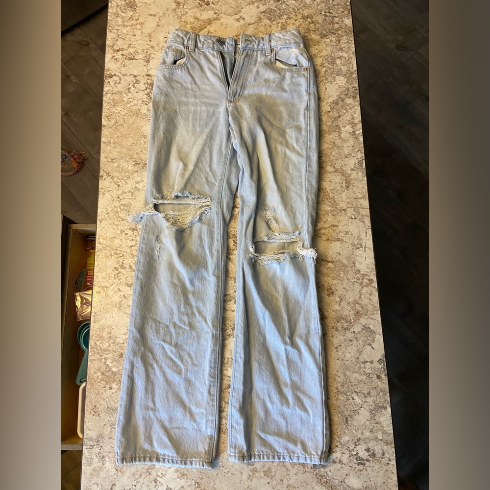 Garage Straight Legged Jeans. Size 00. Light Wash.